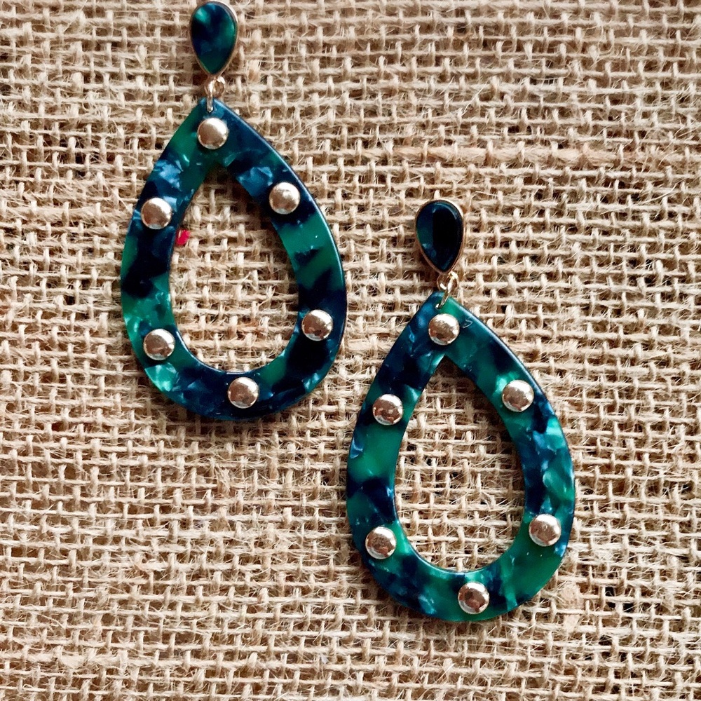 Green resin teardrop earrings